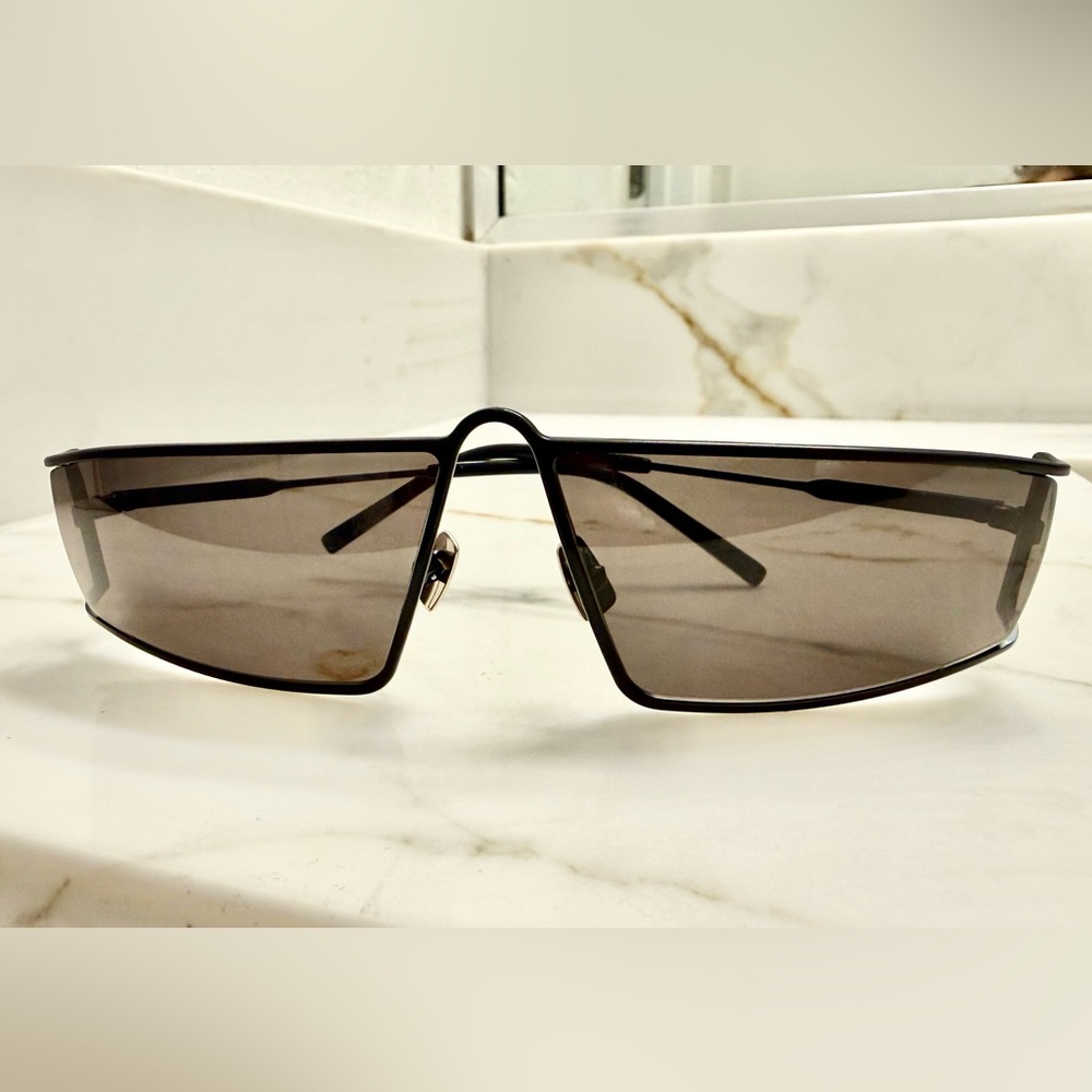 Saint Laurent unisex Black cutout sides, no scratches new in case. - Picture 13 of 13